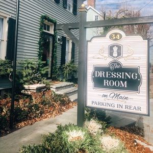 Meet your Posher, Dressing room